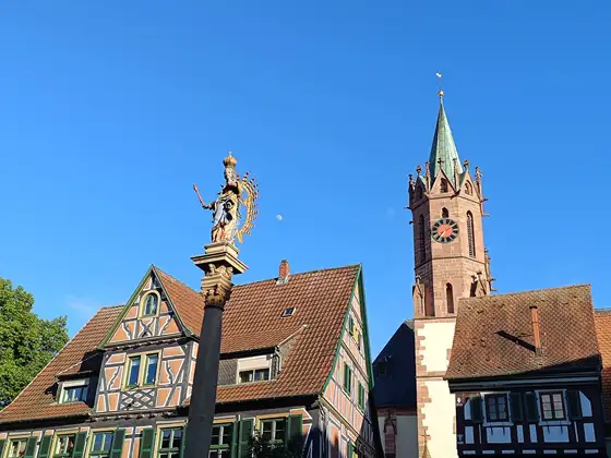Marktplatz von Ladenburg mit Fachwerkhäusern